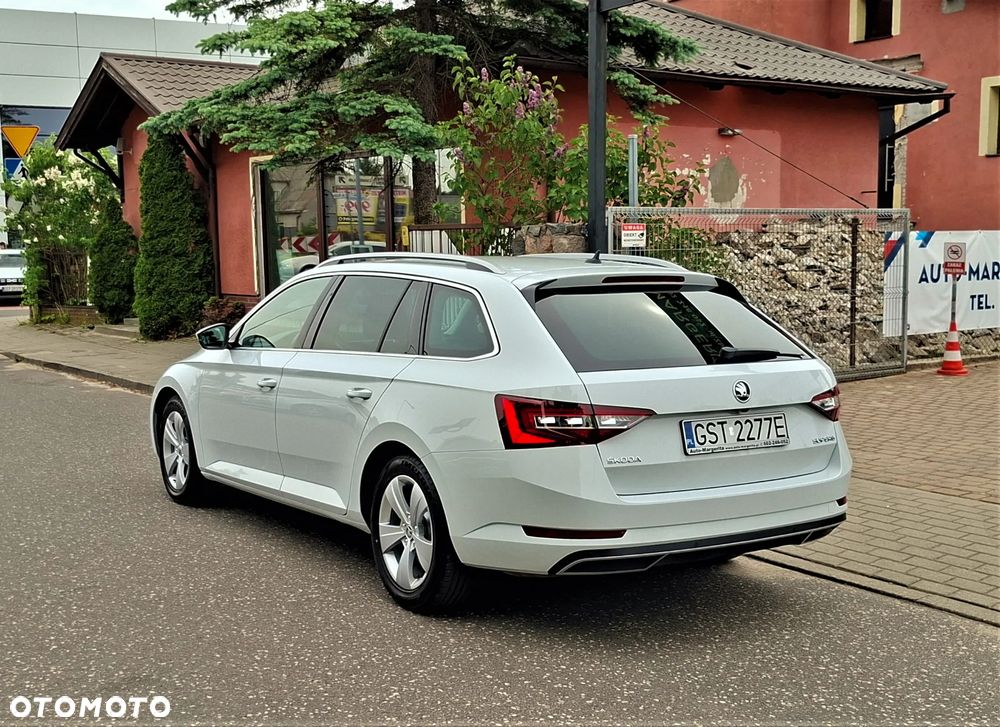 Skoda Superb 2.0 TDI Premium Edition - 6