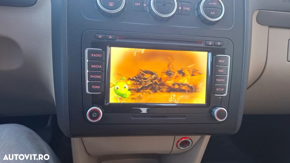 Volkswagen Touran 2.0 TDI DPF BlueMotion Technology DSG Comfortline - 12