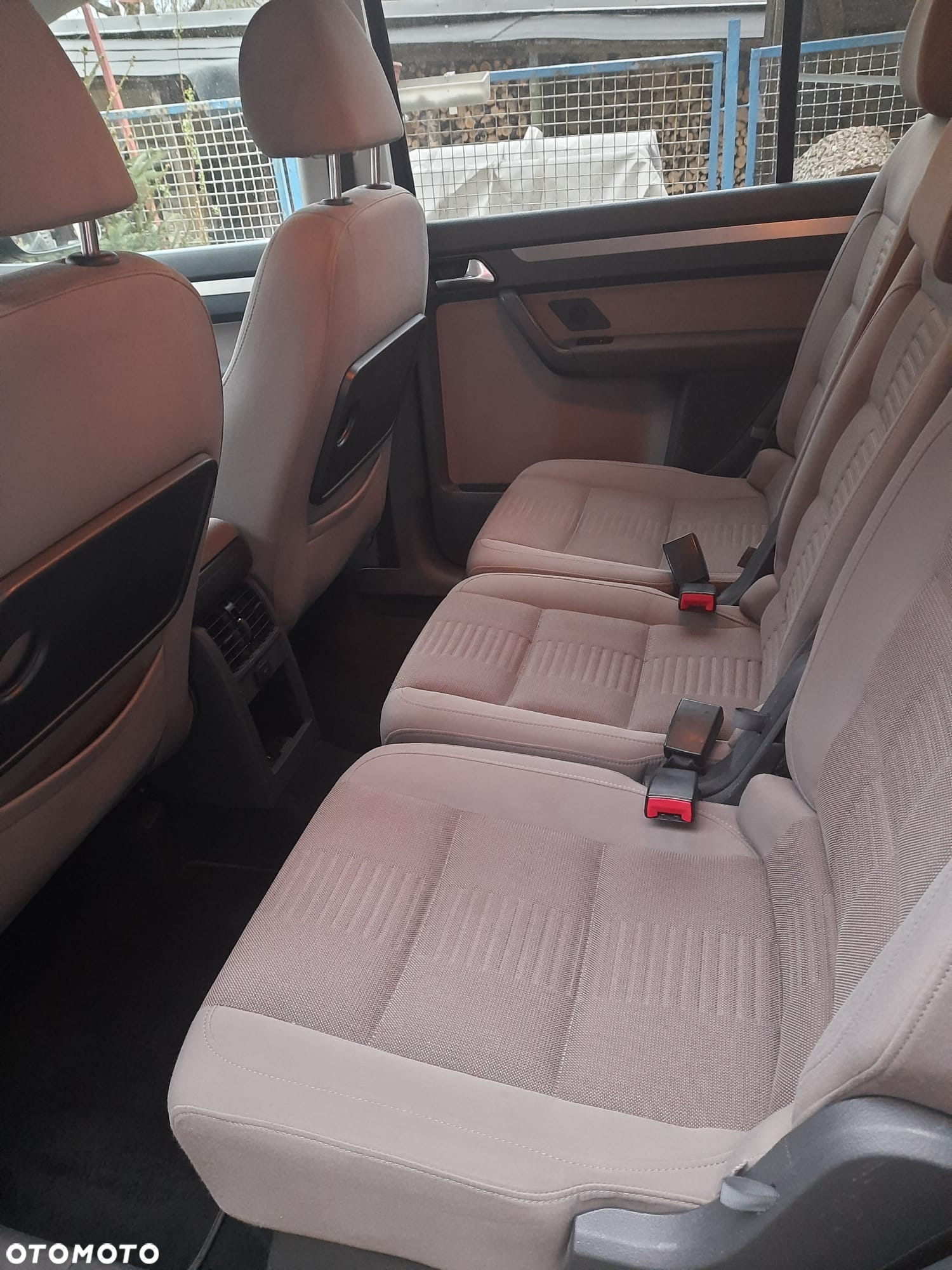 Volkswagen Touran - 8