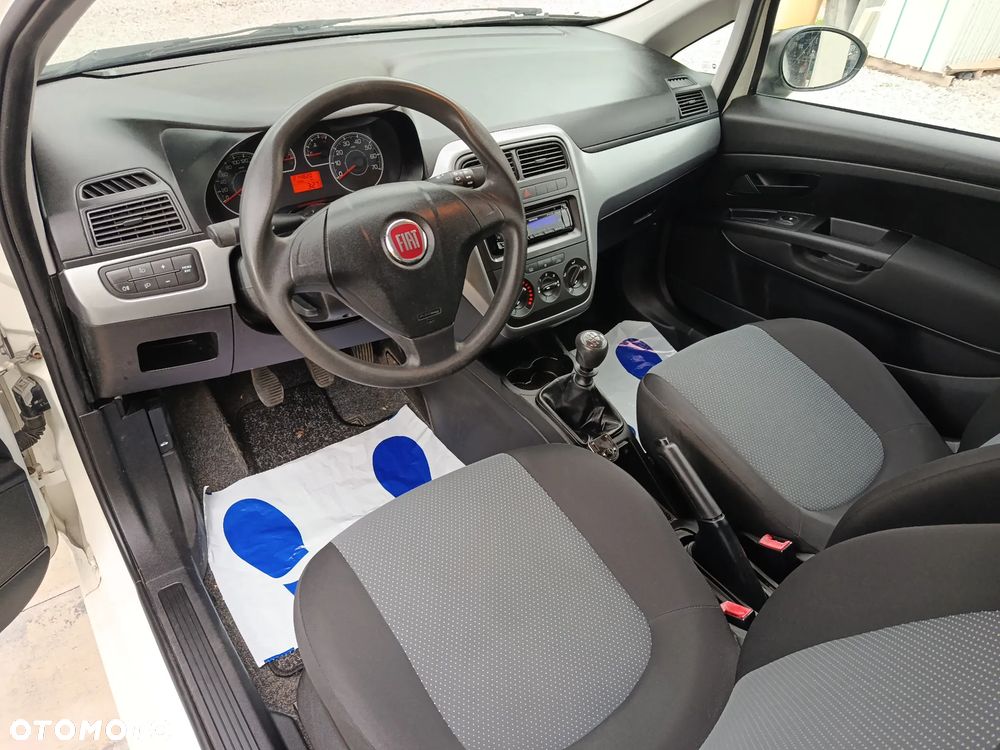 Fiat Grande Punto 2012 photo 3
