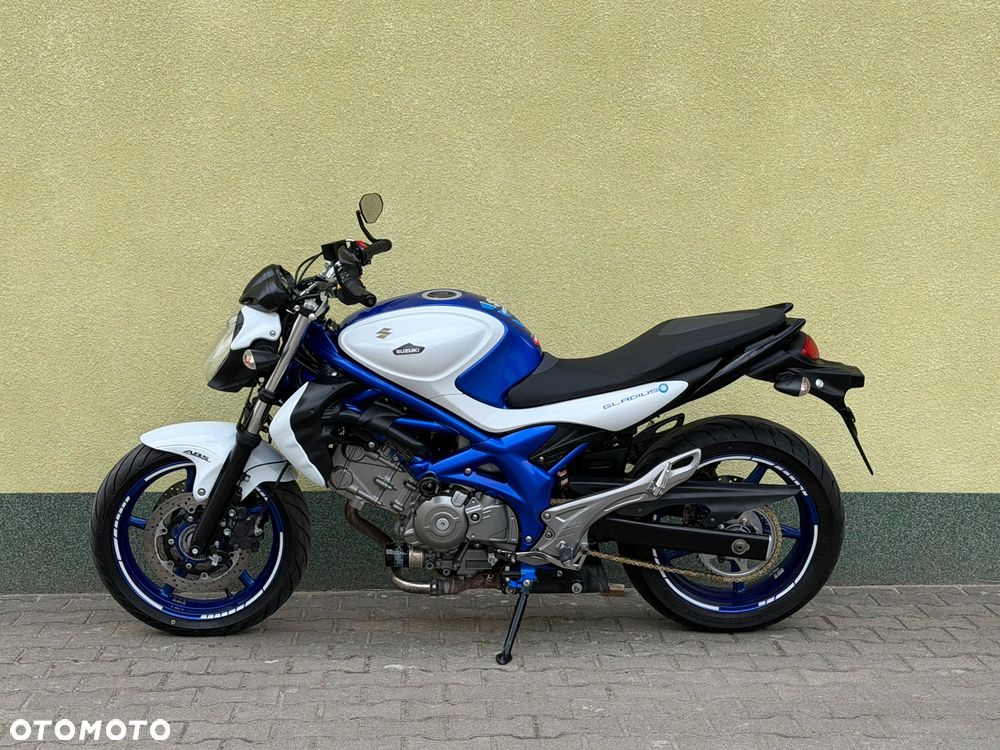 Suzuki Gladius - 24