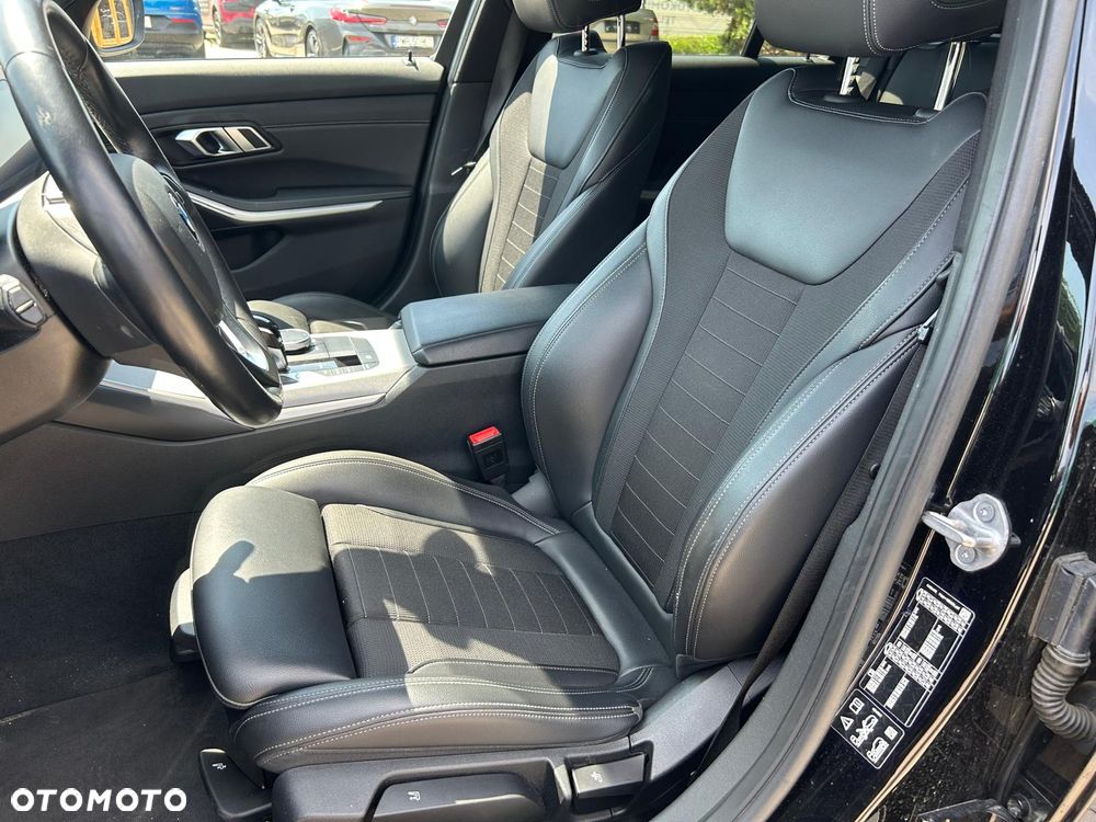 BMW Seria 3 320d xDrive M Sport sport - 16