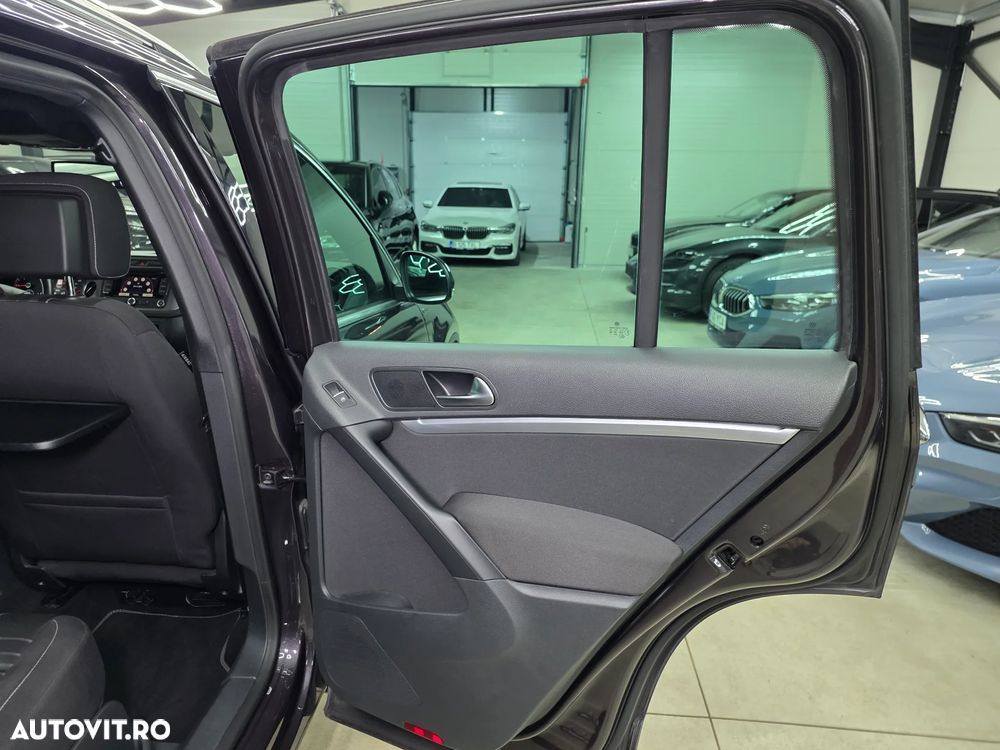 Volkswagen Tiguan 2.0 TDI SCR 4MOTION BlueMotion Technology DSG Lounge Sport & Style - 25