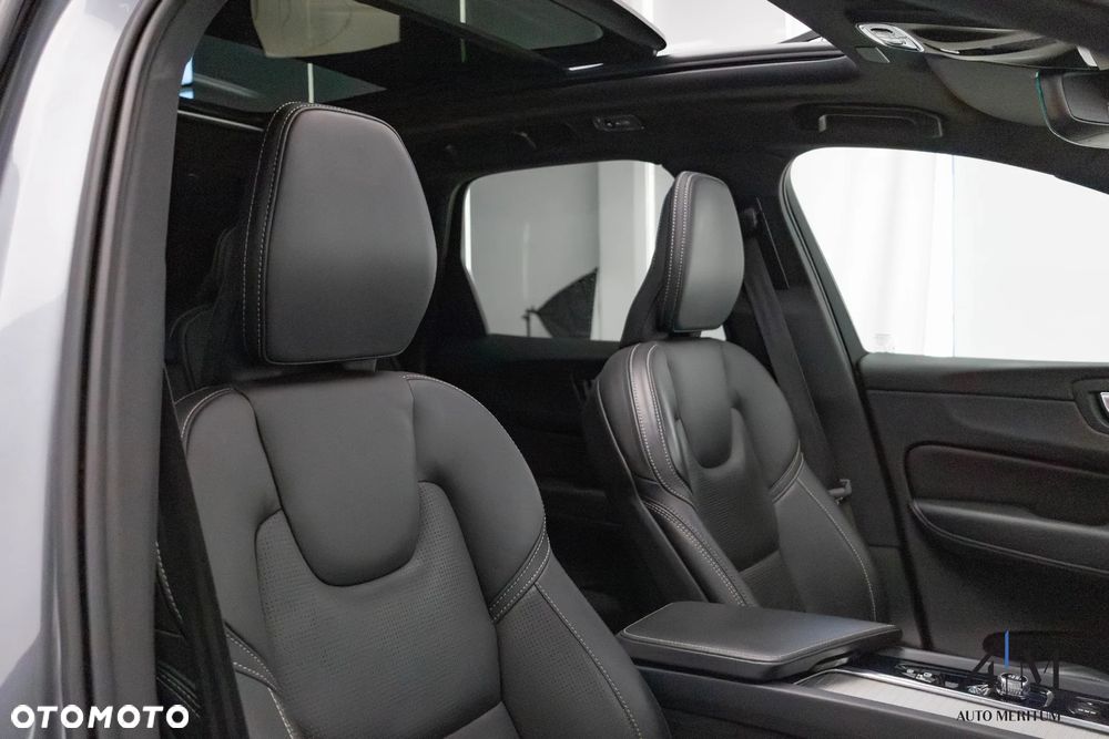 Volvo XC 60 B4 D AWD Ultimate Dark - 19