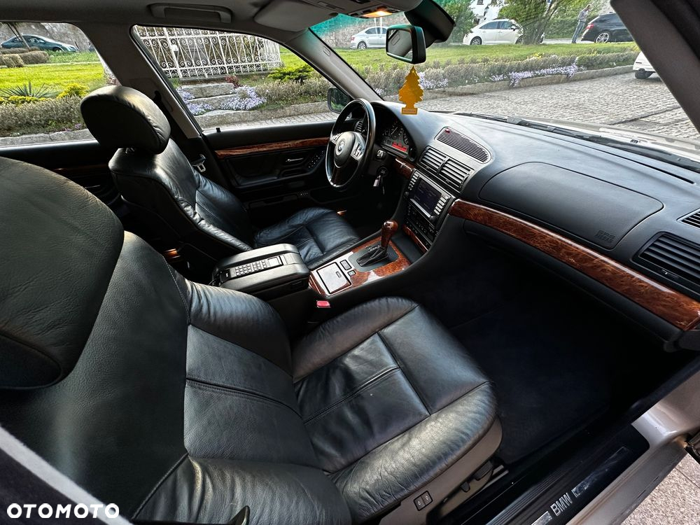 BMW Seria 7 735i - 12