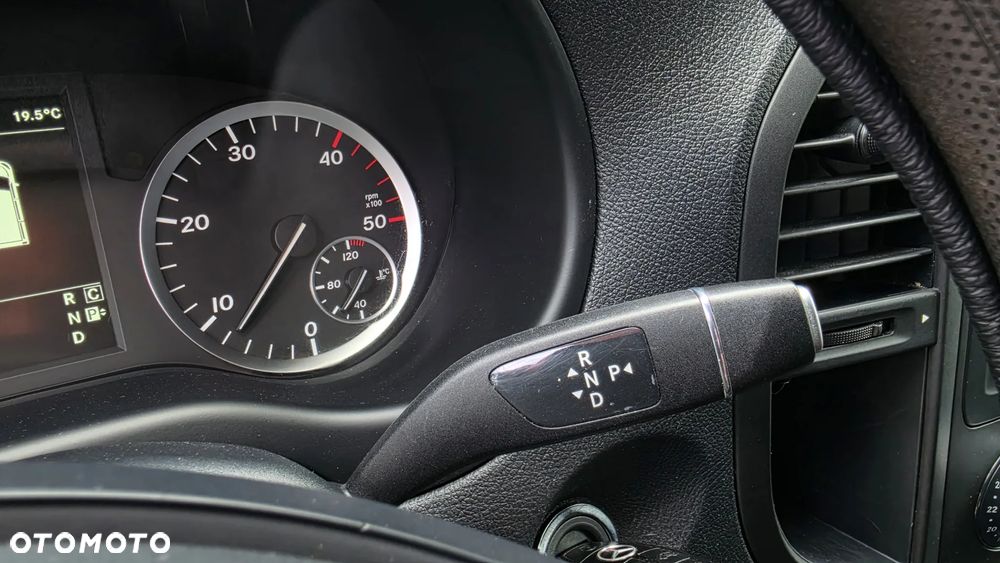 Mercedes-Benz VITO - 28