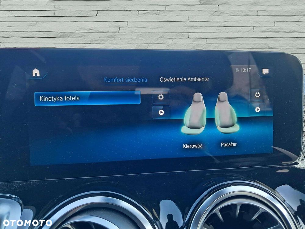 Mercedes-Benz GLB 200 AMG Line 7G-DCT - 17