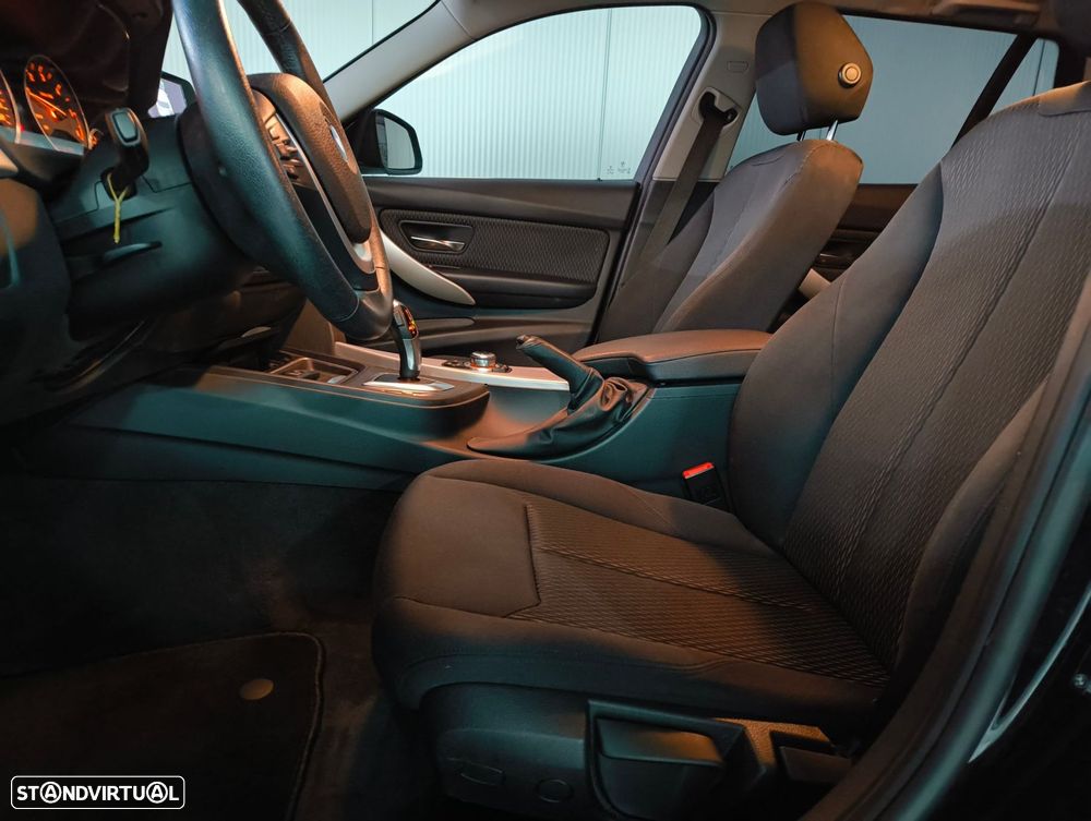 BMW 318 d Touring Aut. - 12