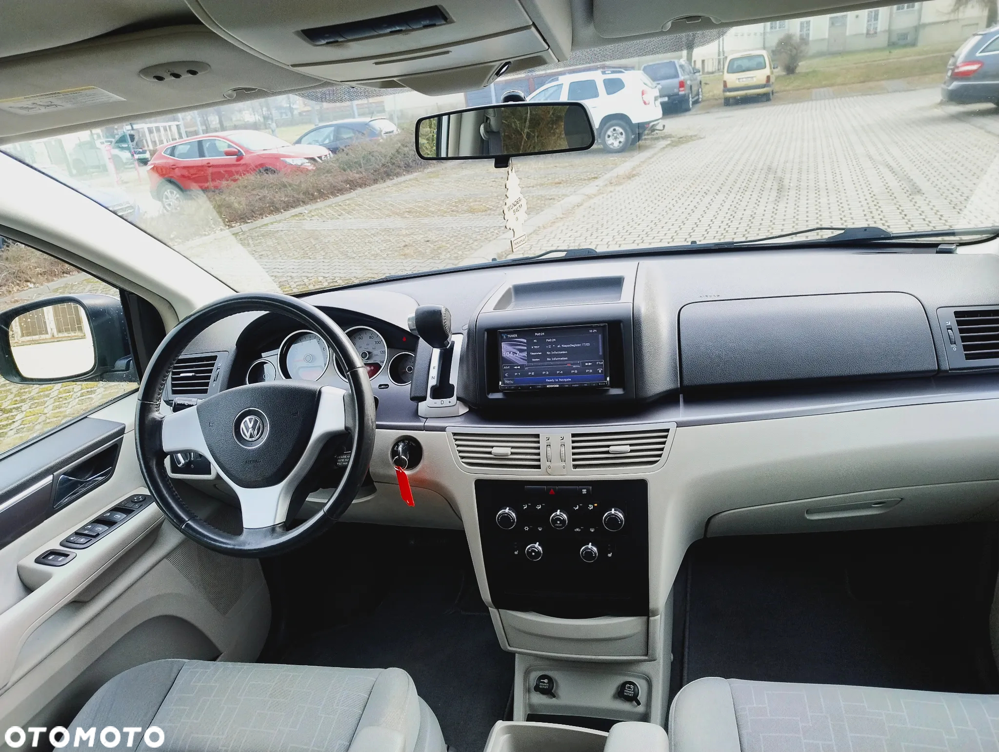 Volkswagen Routan - 19