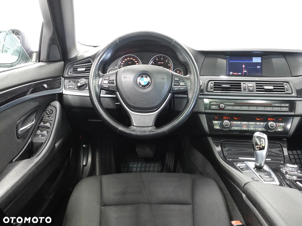 BMW Seria 5 528i - 28