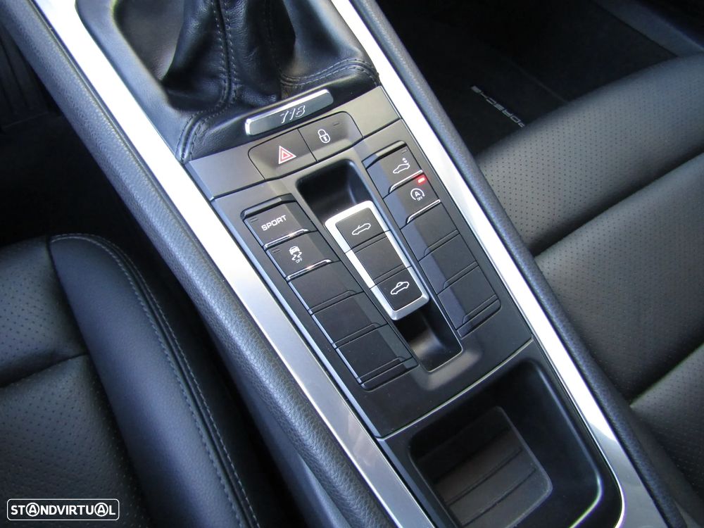 Porsche 718 Boxster 2.0T - 15