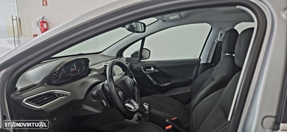 Peugeot 208 1.2 PureTech Allure - 8
