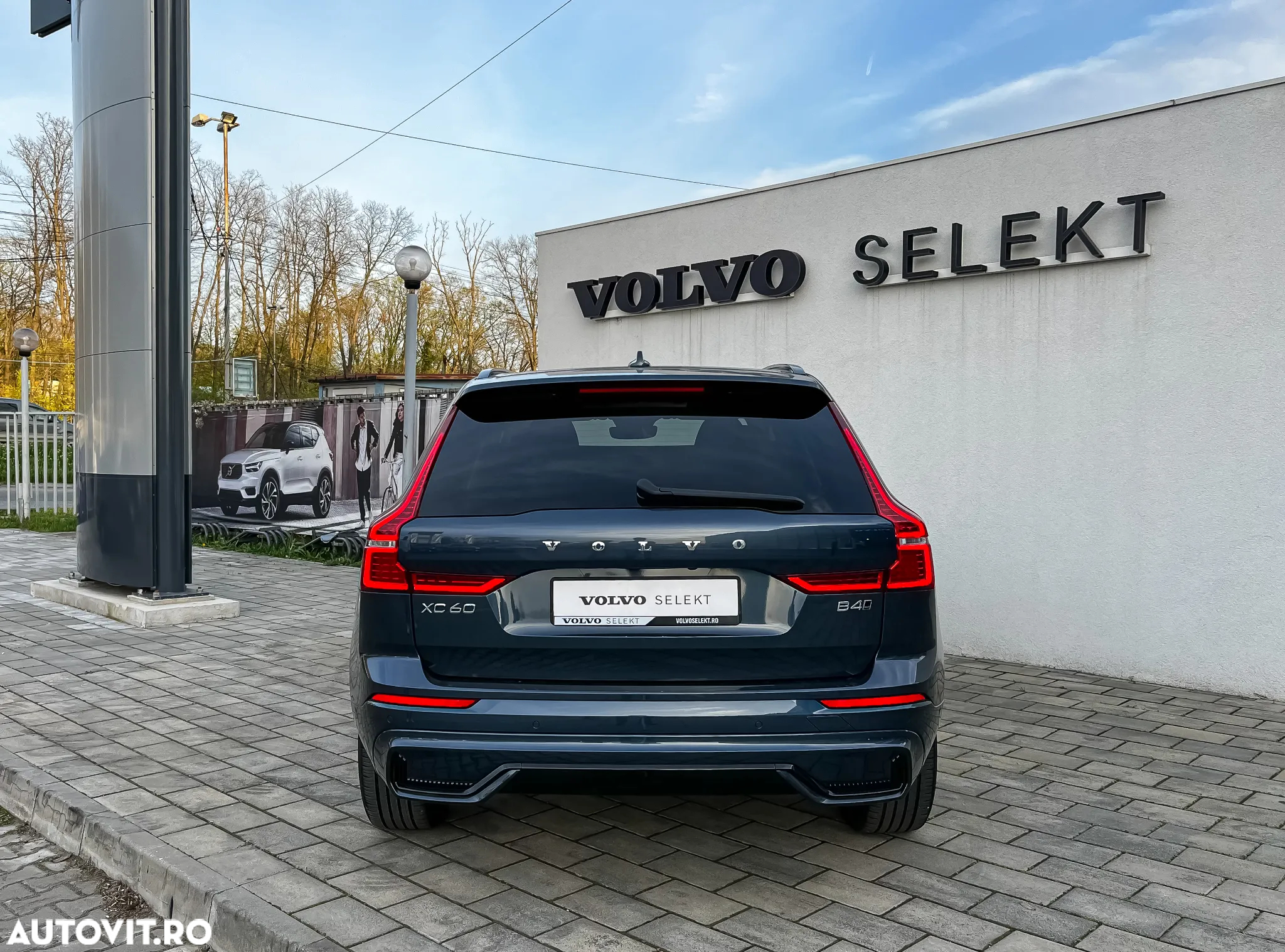 Volvo XC 60 B4 MHEV AT AWD Plus Dark - 5