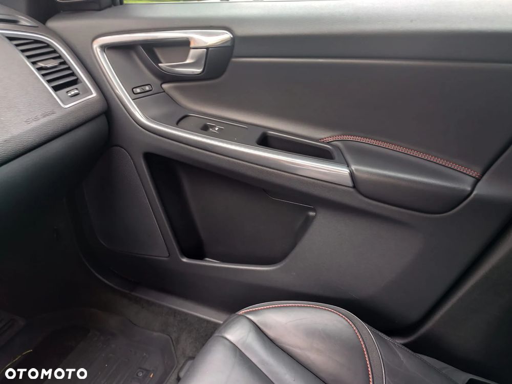 Volvo XC 60 D4 AWD Geartronic Ocean Race - 35
