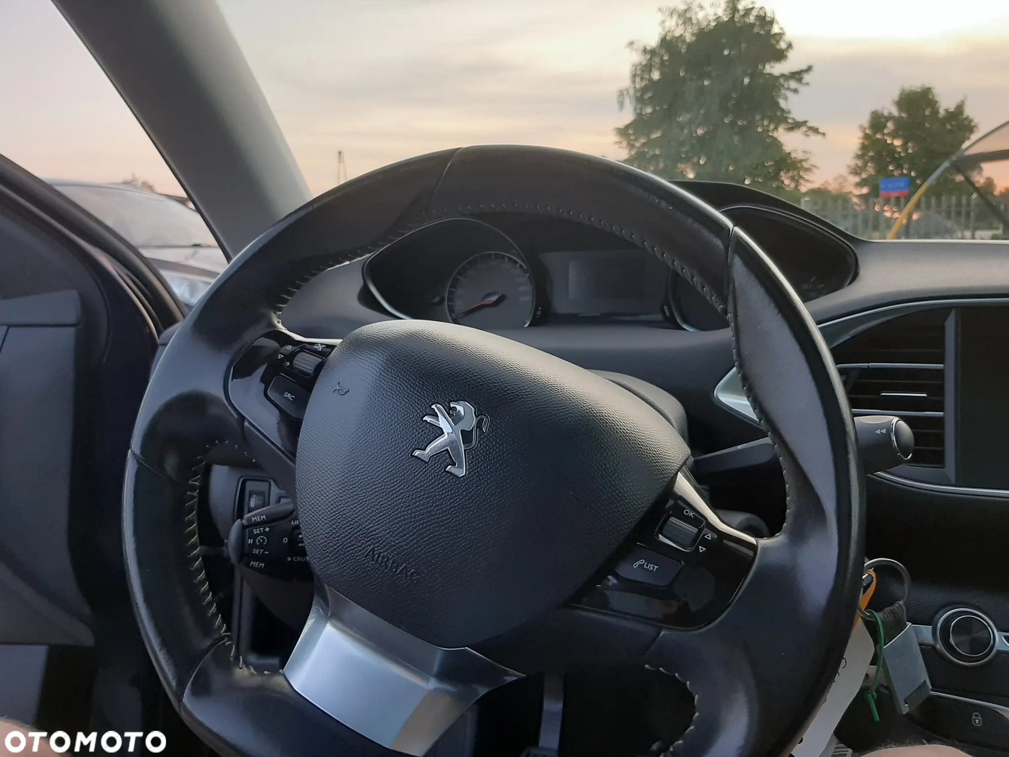 Peugeot 308 SW 1.6 BlueHDi Allure S&S - 18