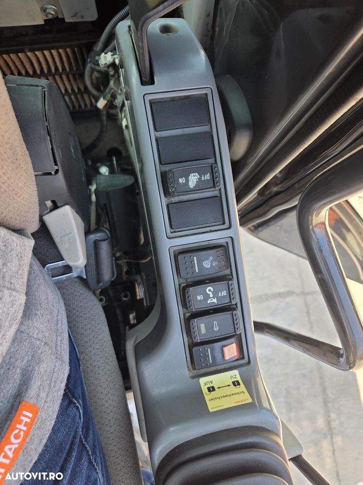Hitachi ZX210LC-6, 23 tone, cupa NOUA 1,3mc, 2018, 7.784h, CUPLA rapida OIL QUICK, cupa ingusta, inst picon si rotire pe brate, 3 camere, lant 90% ok, consum mediu 9l/h, FULL OPTION, STARE FOARTE BUNA, posibilitate leasing 3 ani-PROMOTIE 83.900 EUR+Tva - 35