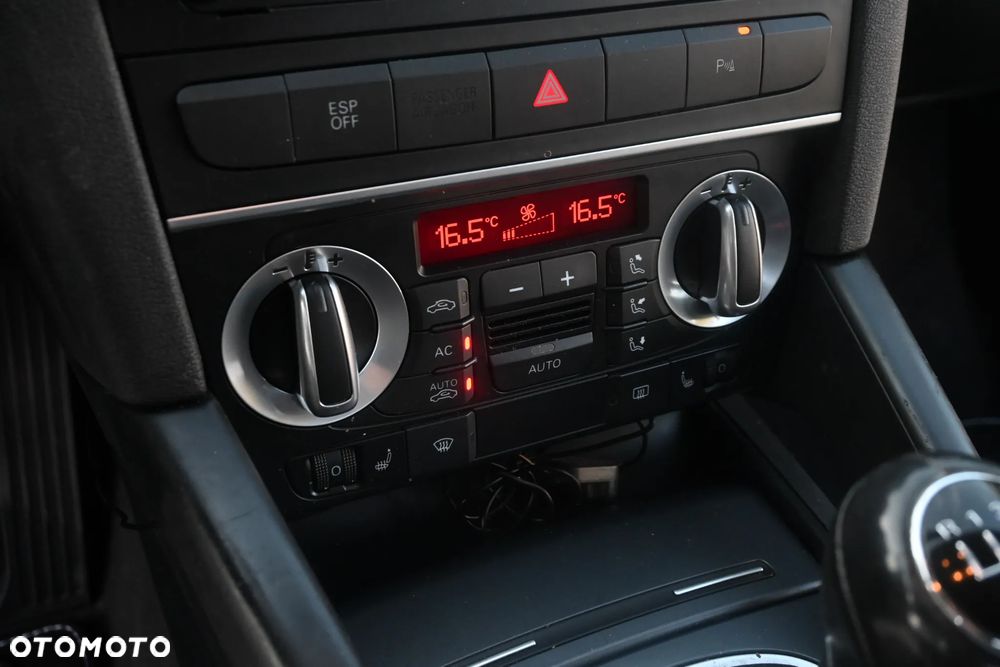 Audi A3 3-drzwiowe 1.6 Attraction - 20