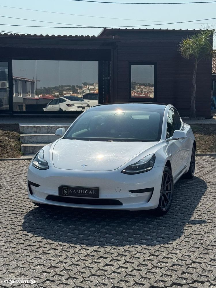 Tesla Model 3 - 32