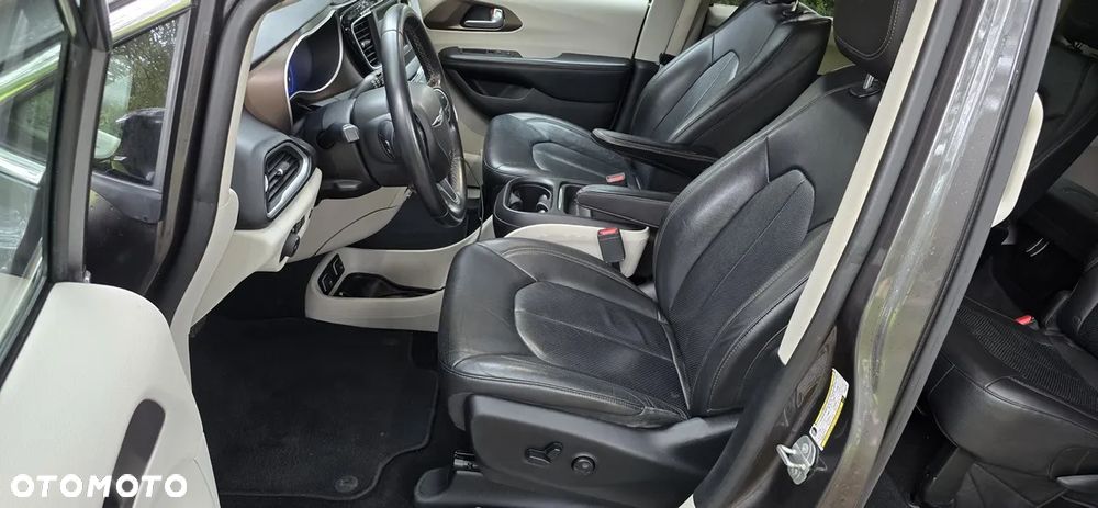 Chrysler Pacifica - 13