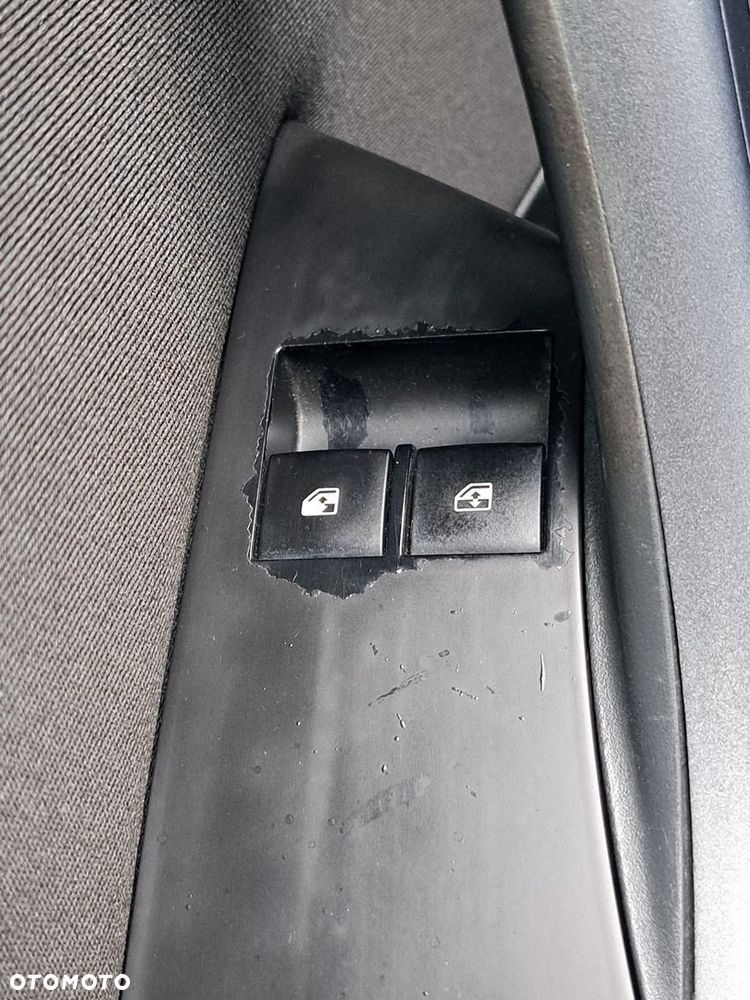 Opel Astra IV GTC 1.6 T Enjoy - 17