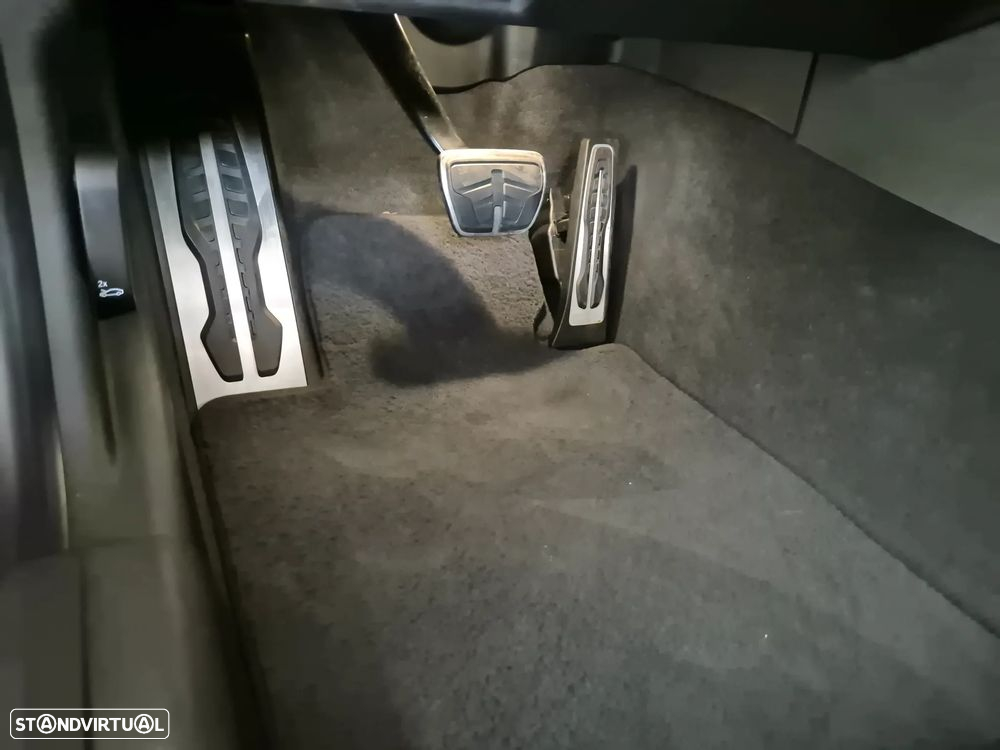 BMW 330 e Pack Desportivo M Pro Auto - 20