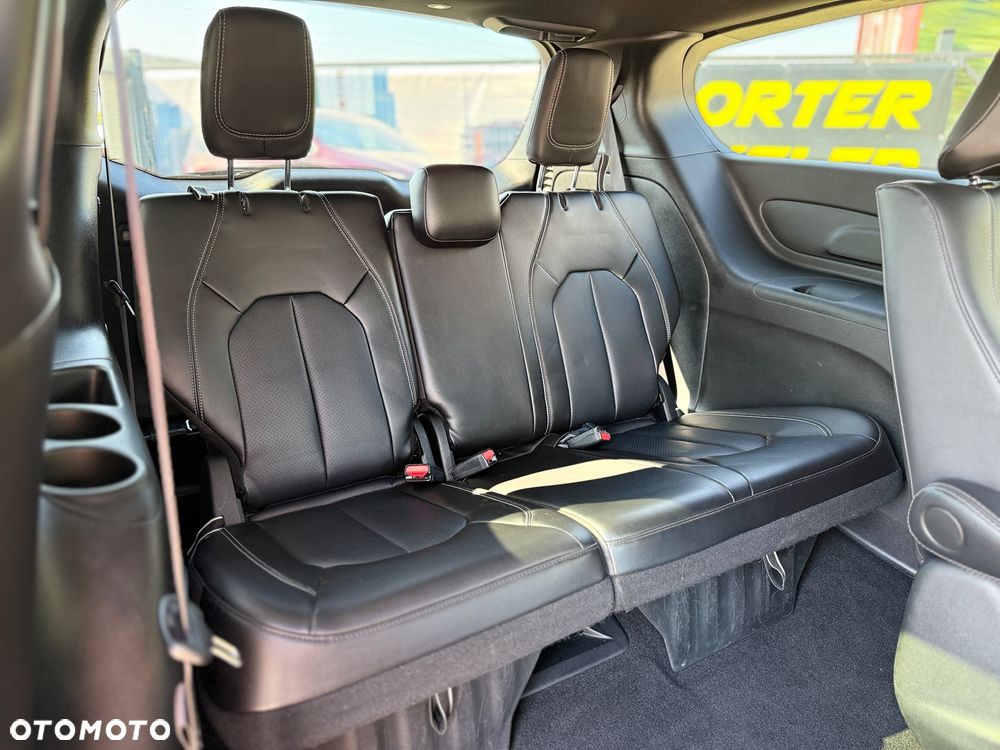 Chrysler Pacifica - 25