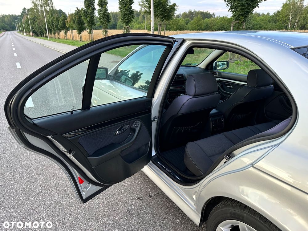BMW Seria 5 520i - 23
