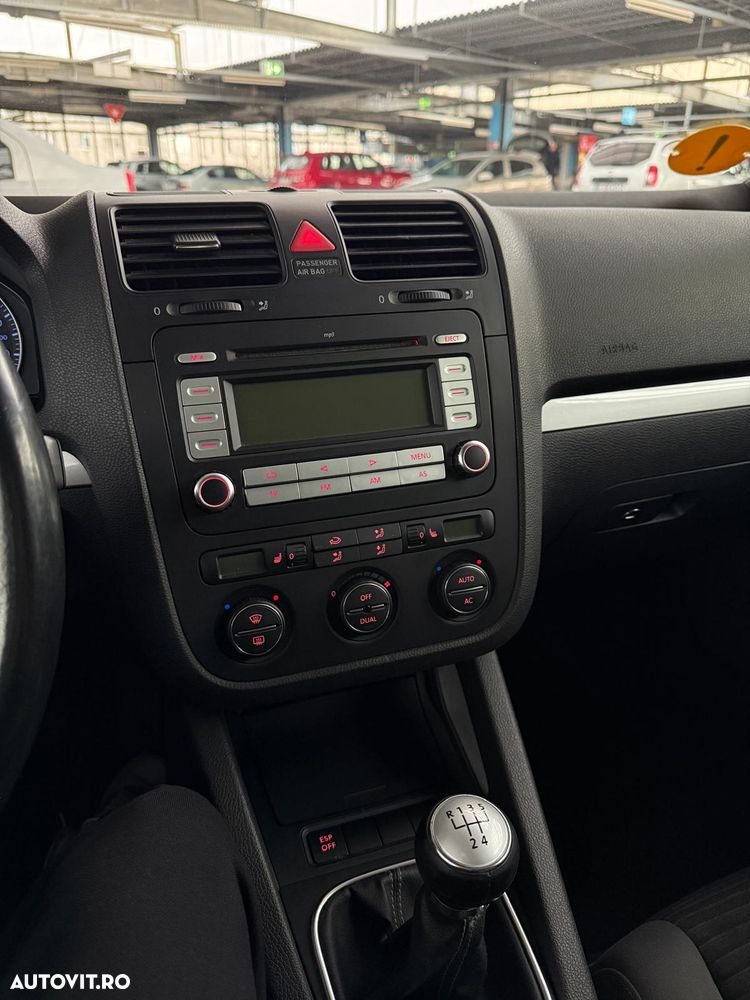 Volkswagen Golf 1.6 Trendline - 19