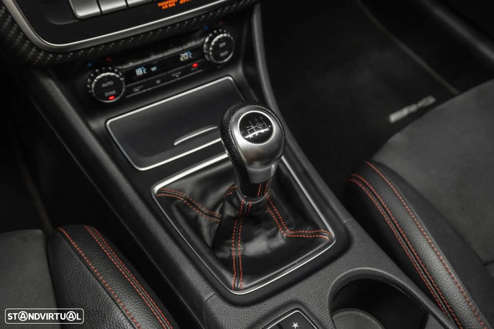 Mercedes-Benz A 180 AMG Line - 17