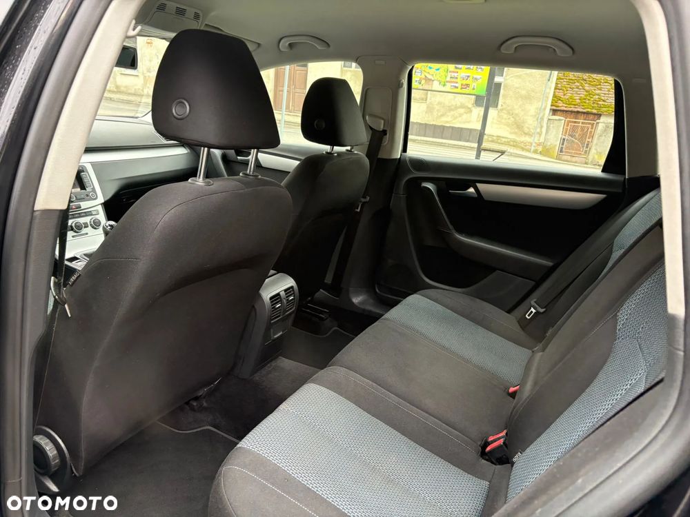 Volkswagen Passat 1.6 TDI BlueMotion - 11