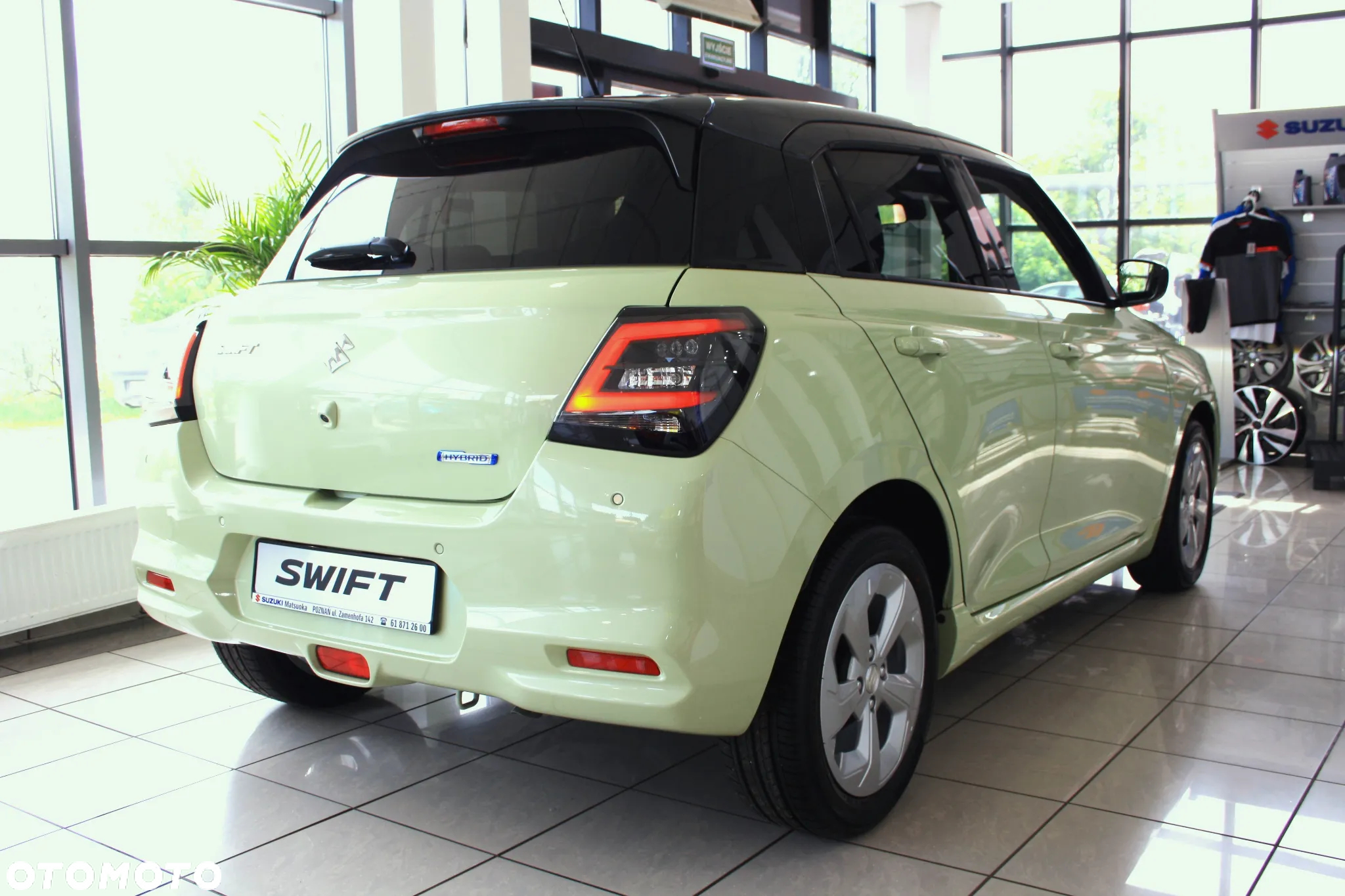 Suzuki Swift 1.2 Dualjet SHVS Premium Plus CVT - 4