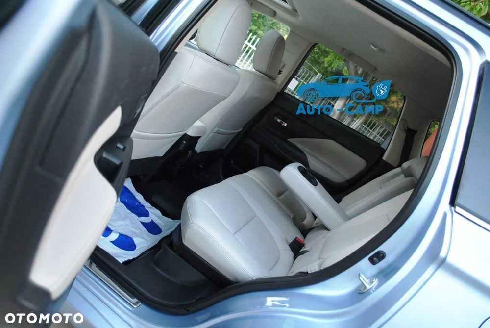 Mitsubishi Outlander Instyle NAVI + - 22