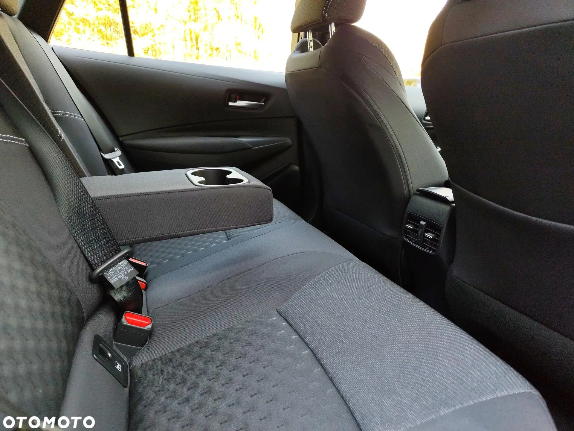 Toyota Corolla 1.8 Hybrid Comfort - 24