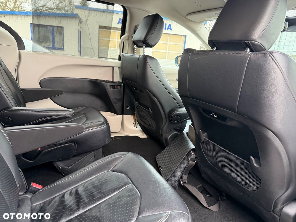 Chrysler Pacifica - 19
