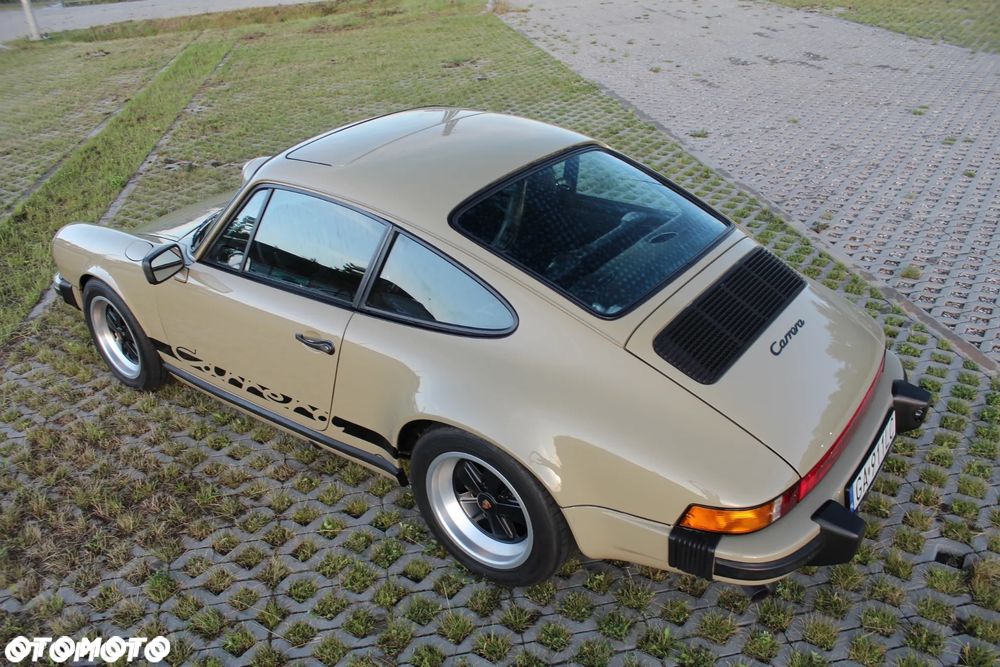 Porsche 911 Carrera 2 - 6