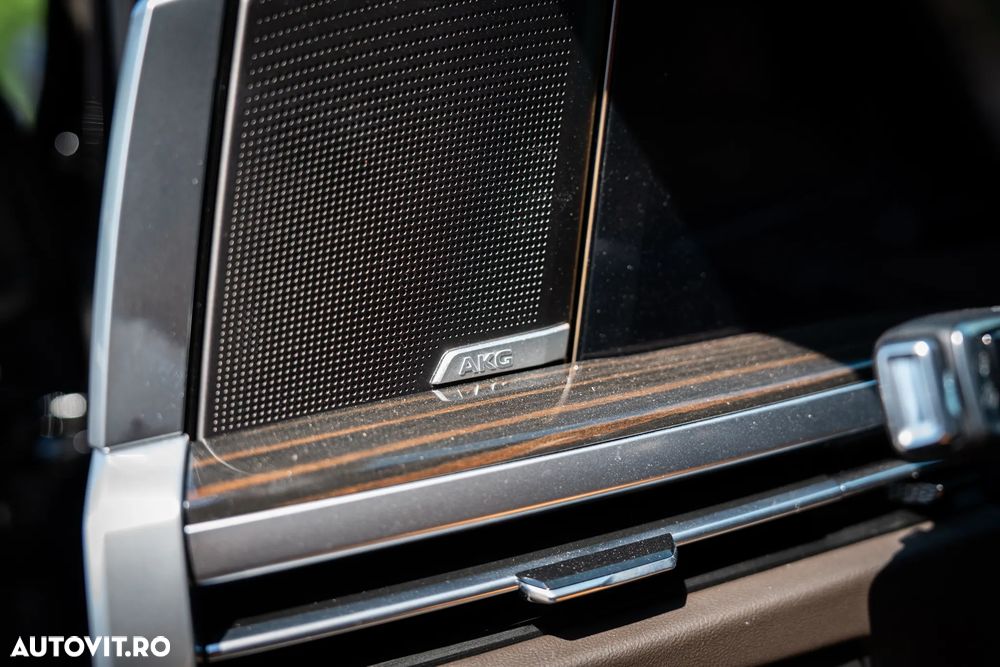Cadillac Escalade - 22