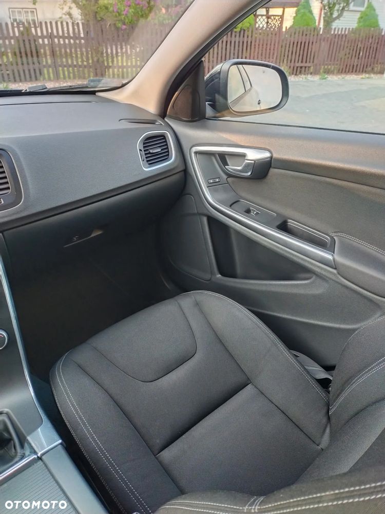 Volvo V60 D4 R-Design Momentum - 17