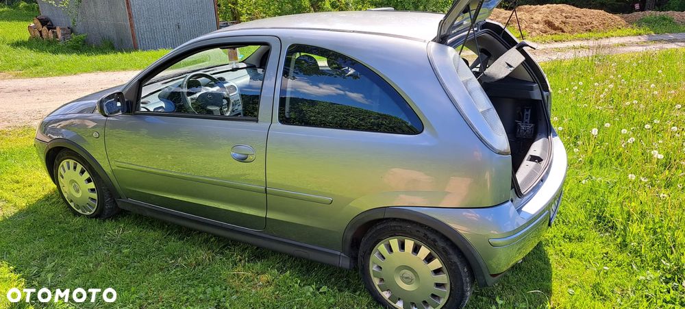 Opel Corsa 1.2 16V Cosmo - 17