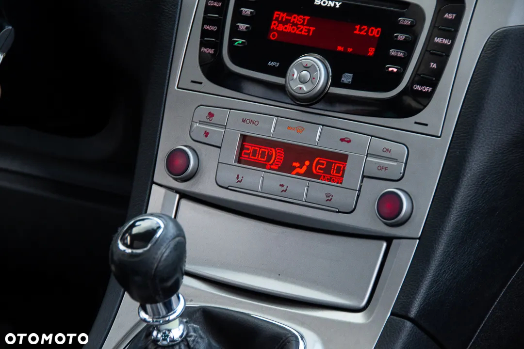 Ford S-Max 2.5 Titanium - 24