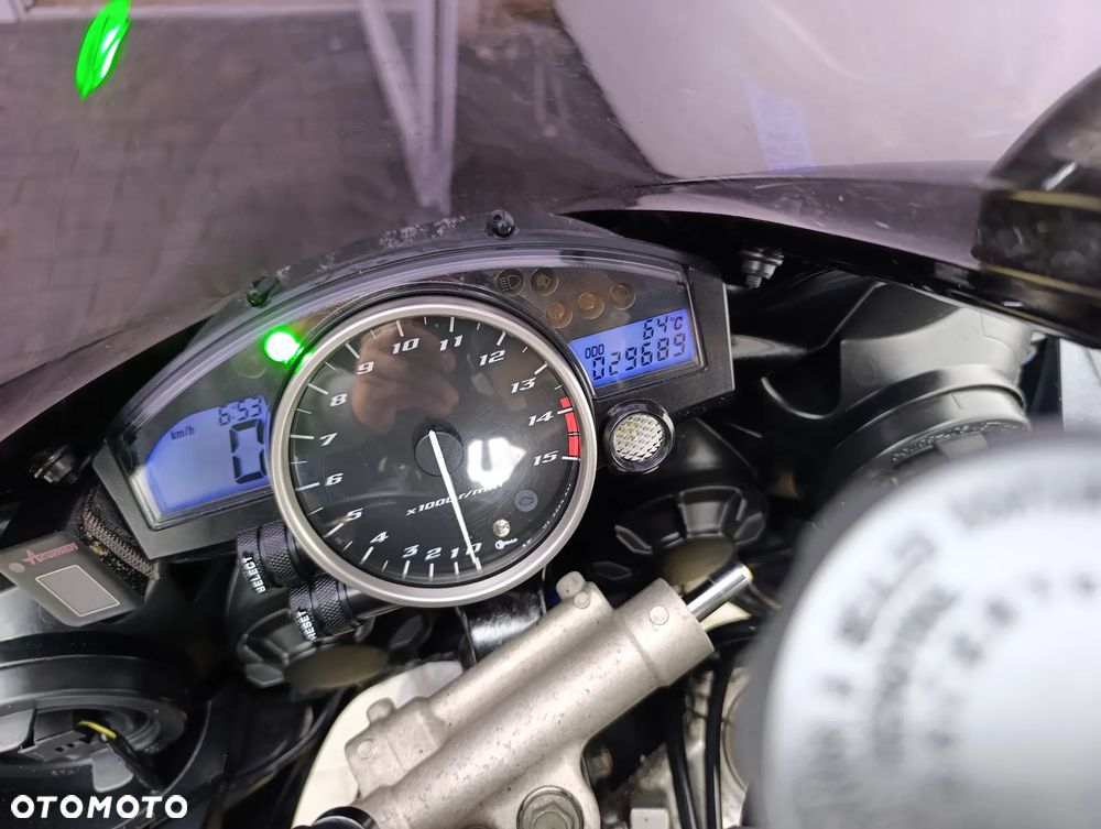 Yamaha R1 - 21