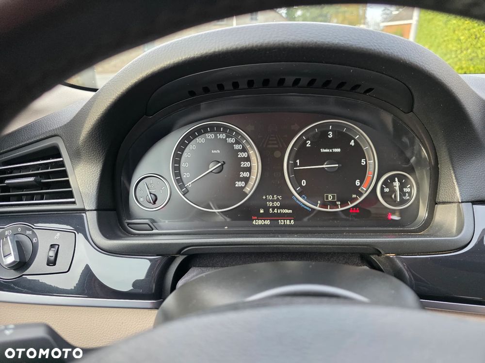 BMW Seria 5 520d xDrive - 16