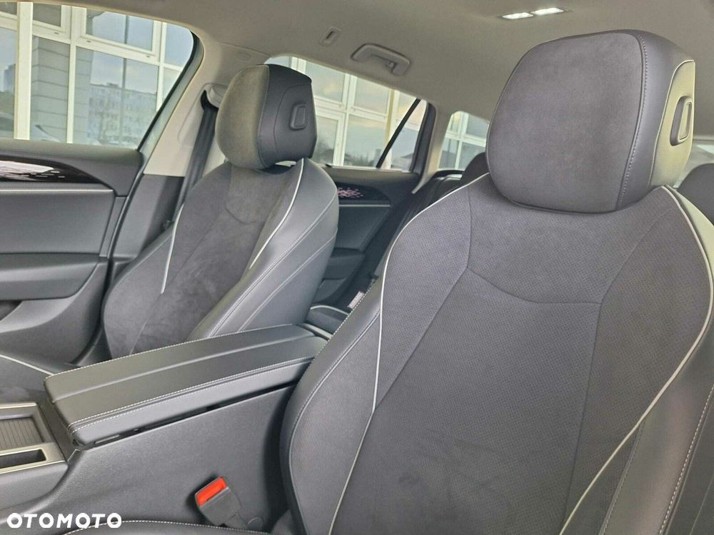 Volkswagen Passat - 12