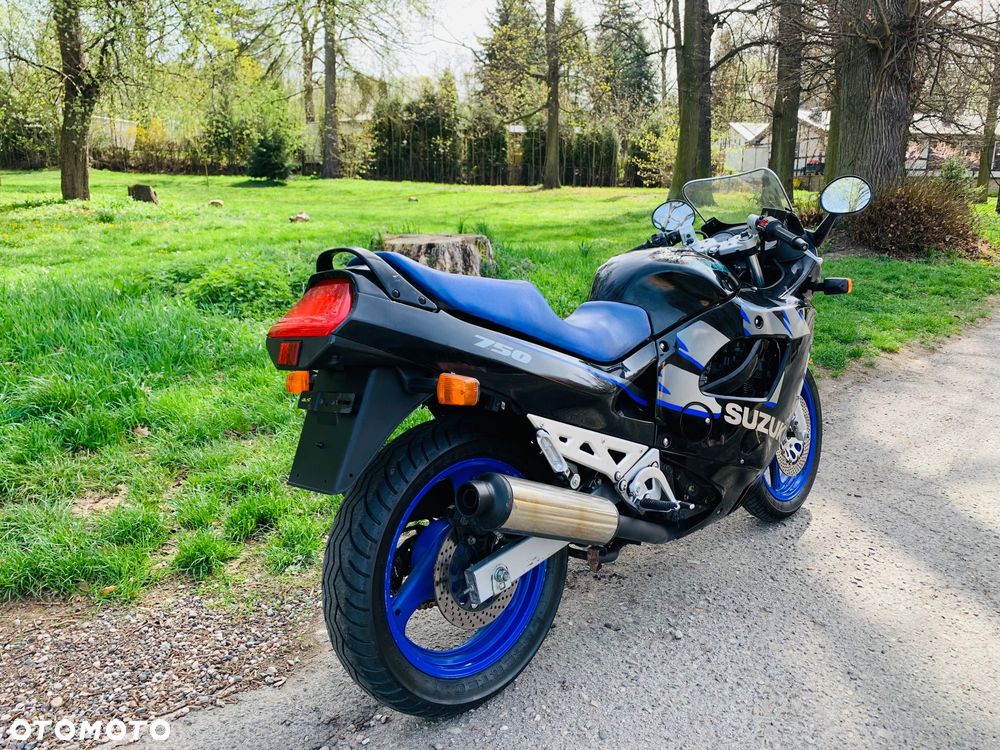 Suzuki GSX - 3