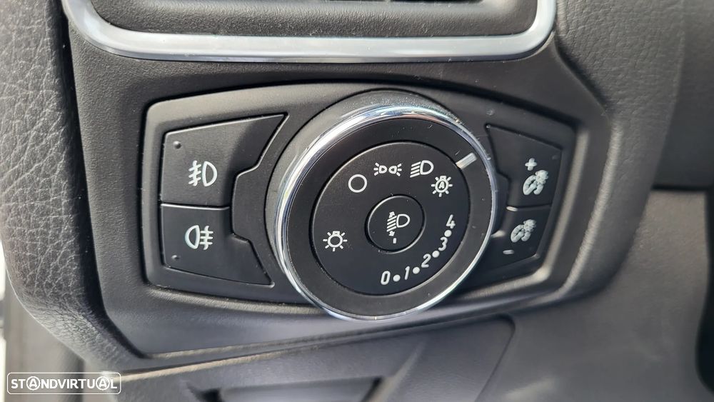 Ford Focus 1.0 EcoBoost S&S TITANIUM - 11