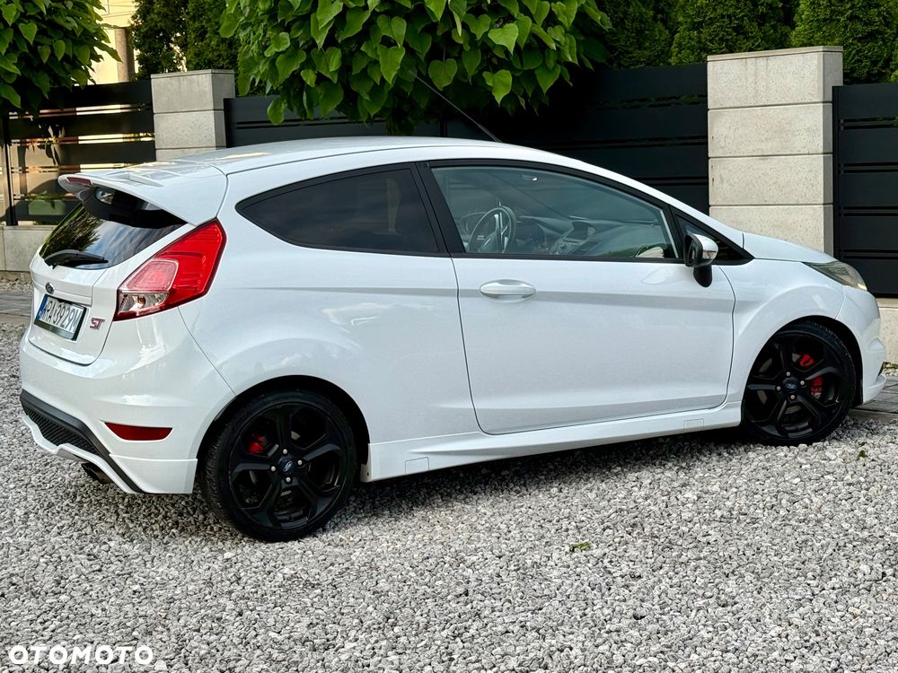 Ford Fiesta 1.6 EcoBoost ST - 14