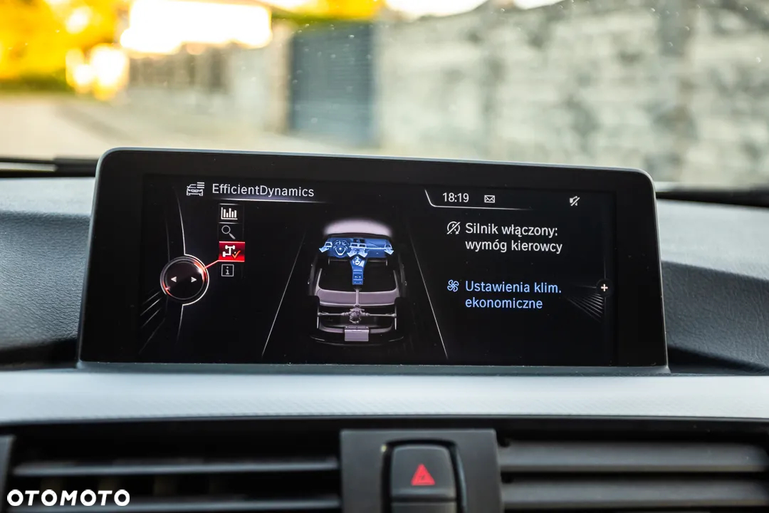 BMW Seria 3 330d xDrive M Sport - 32
