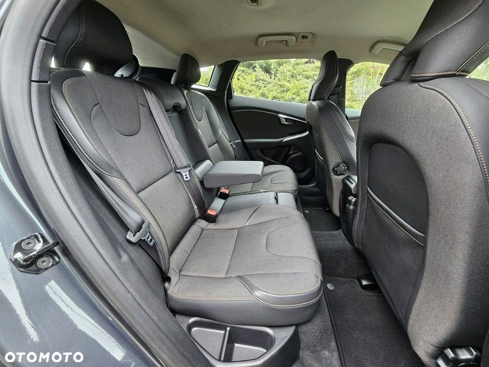 Volvo V40 Cross Country - 16