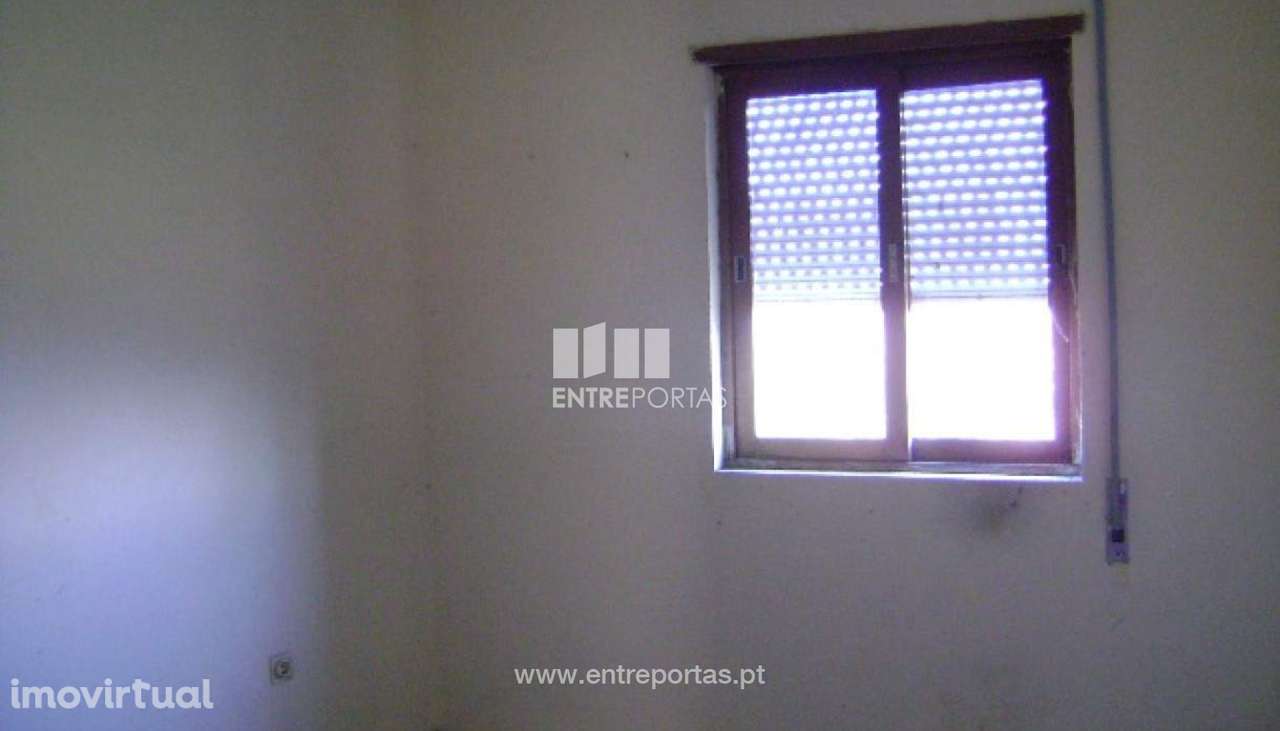 Venda Moradia V2 geminada para restauro, Paredes de Viadores, Marco de - Grande imagem: 2/17