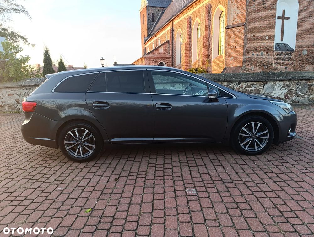 Toyota Avensis Combi 2.0 D-4D - 6