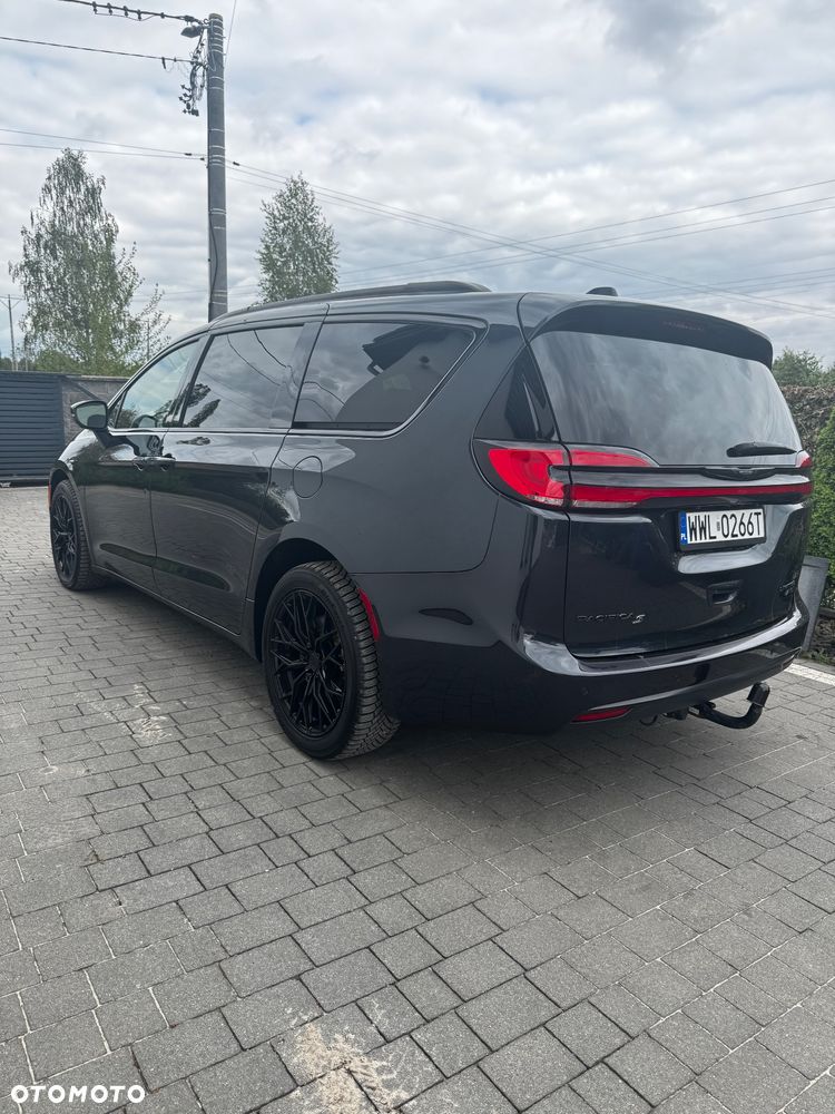 Chrysler Pacifica - 2